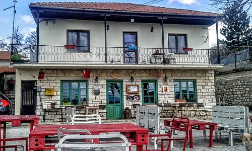 Το Χάνι της Μαριλούς, Μεσοβούνι, Δυτικό Ζαγόρι Το Χάνι της Μαριλούς, Μεσοβούνι, Δυτικό Ζαγόρι