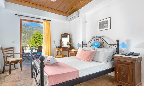 Paraliako Hotel, Κυπαρίσσι, Λακωνία Paraliako Hotel, Κυπαρίσσι, Λακωνία