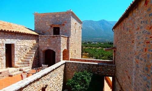 Πύργοι της Εδέμ, Πύργος Διρού Πύργοι της Εδέμ, Πύργος Διρού