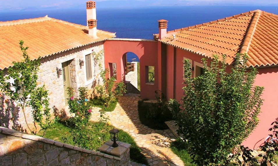 Dio Guesthouses - Λεωνίδιο