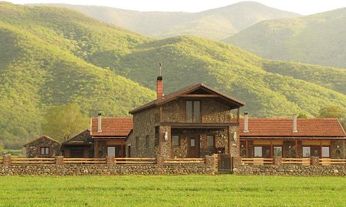 Ενοικιαζόμενες Κατοικίες Ιχνηλάτης, Λίμνη Κερκίνη, Σέρρες Ενοικιαζόμενες Κατοικίες Ιχνηλάτης, Λίμνη Κερκίνη, Σέρρες